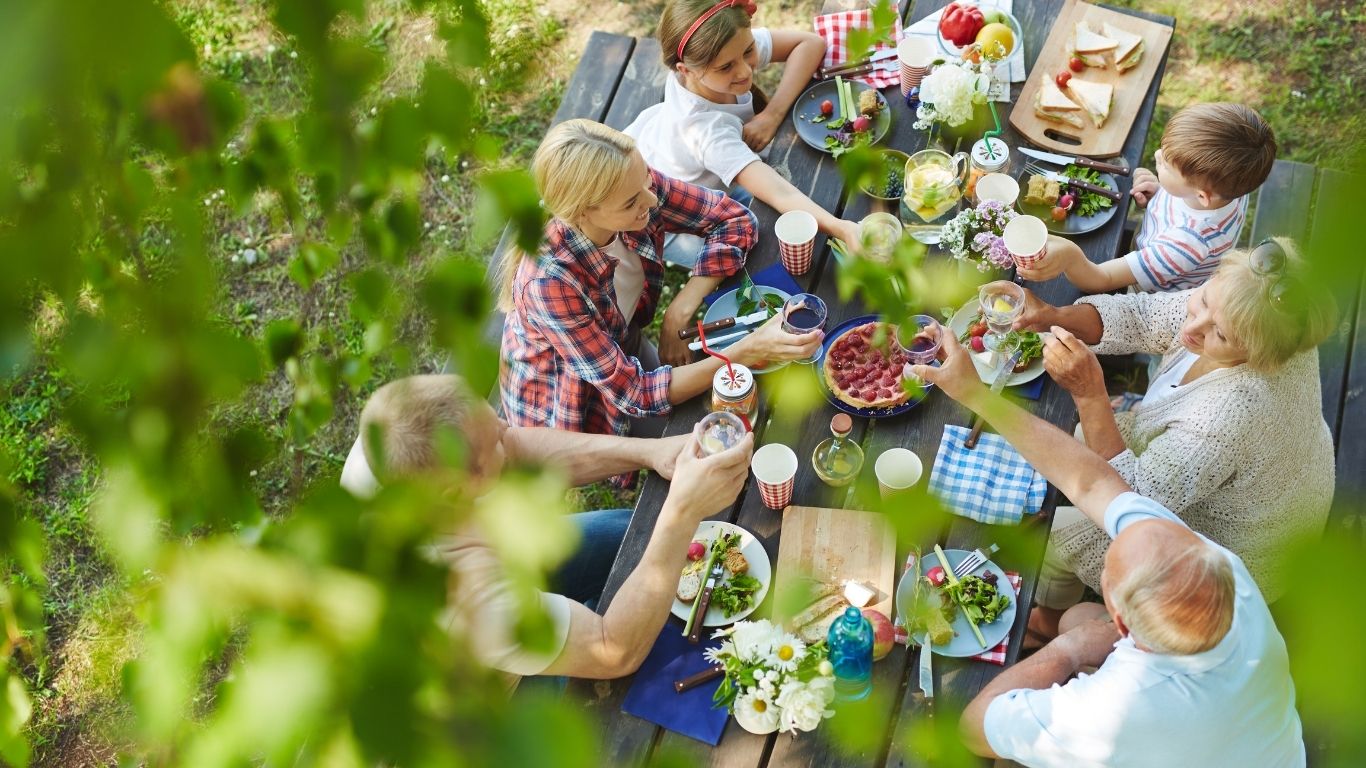 5 pomysłów na udaną majówkę – bez wielkiego planowania 🌿🌞