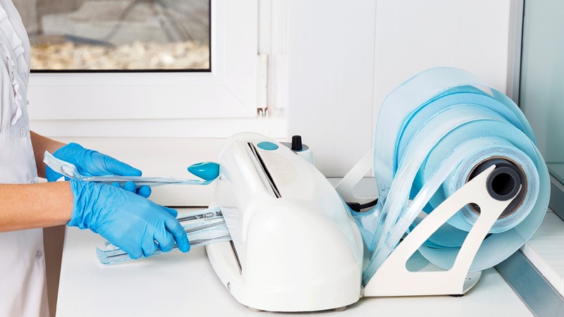 opakowania sterylizacyjne w procesie dekontaminacji narzędzi medycznych