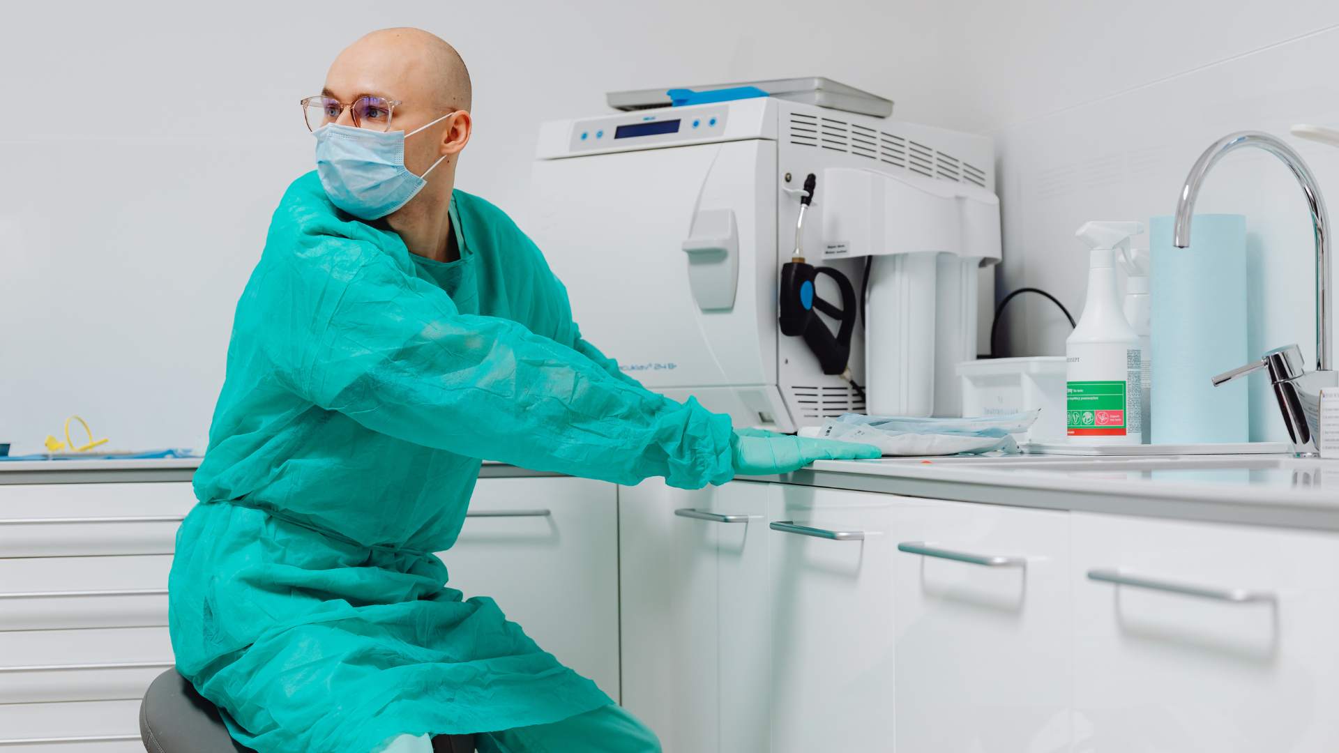 technik sterylizacji medycznej – niewidoczny bohater bezpieczeństwa pacjentów